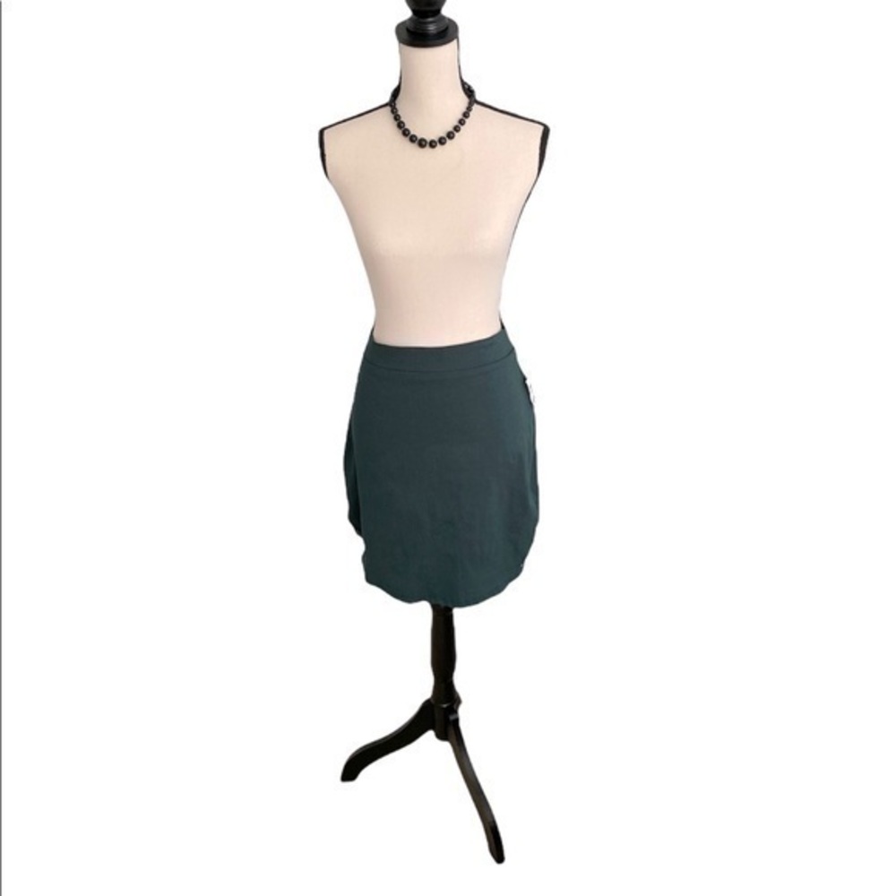 Charlotte Russe Stretchy Green Skirt Size Large NWT